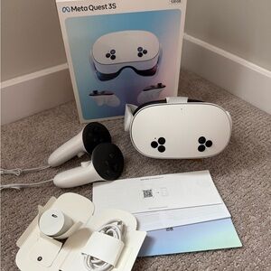 Quest 3S VR Headset - White
